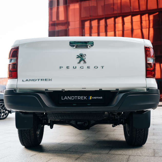 Peugeot Landtrek «Лютий» білого кольору, вигляд ззаду